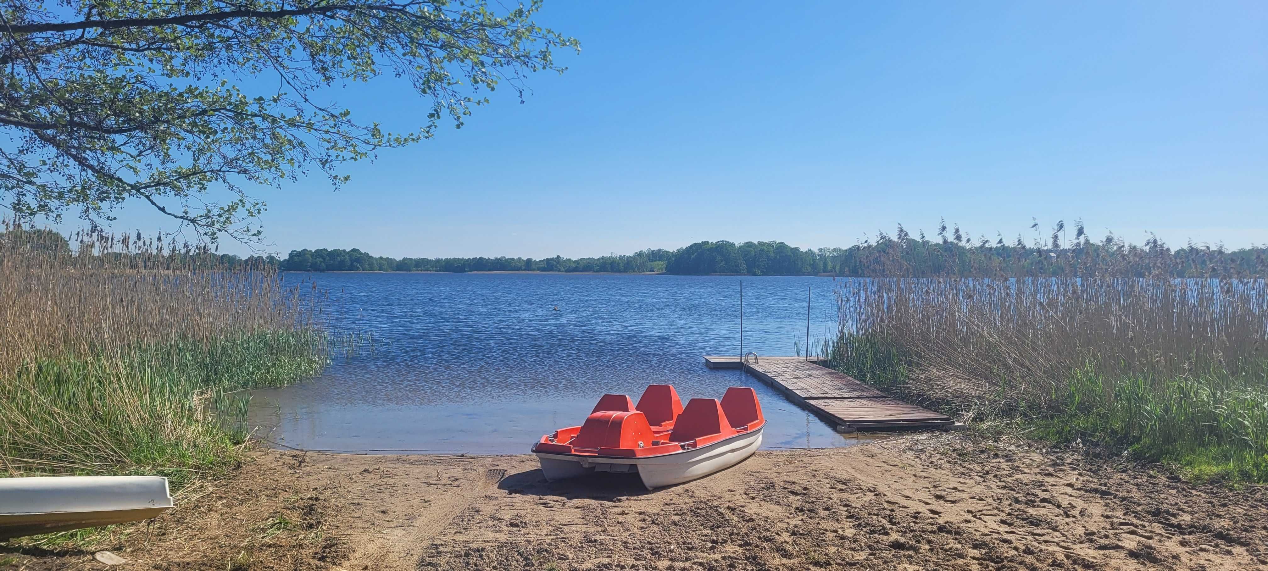 Domki z linią brzegową, Mazury, Pomost, Wodowanie. Ryby.