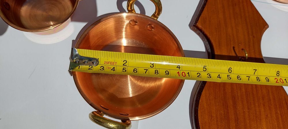 Conjunto de panelas com suporte