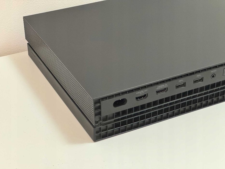 Konsola Xbox One X 1tb, pad, okablowanie, komplet, GWARANCJA, BDB STAN