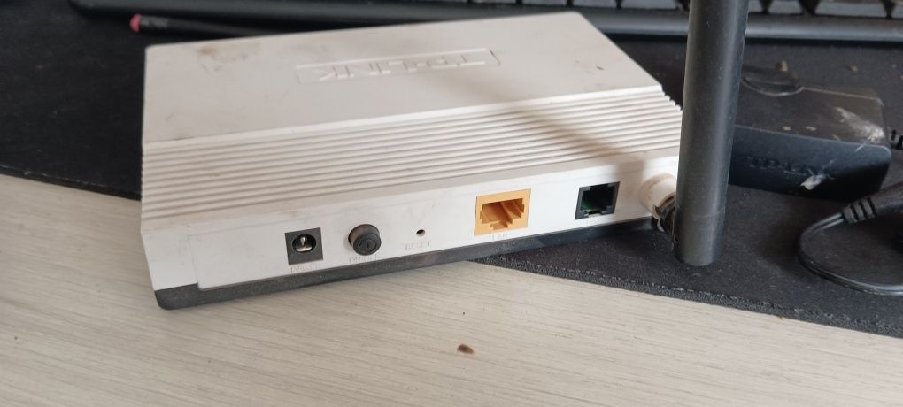 ADSL модем и роутер.