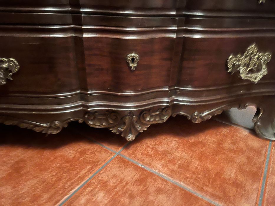 Comoda em madeira maciça