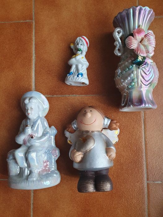 Bibelots e moldura pequena