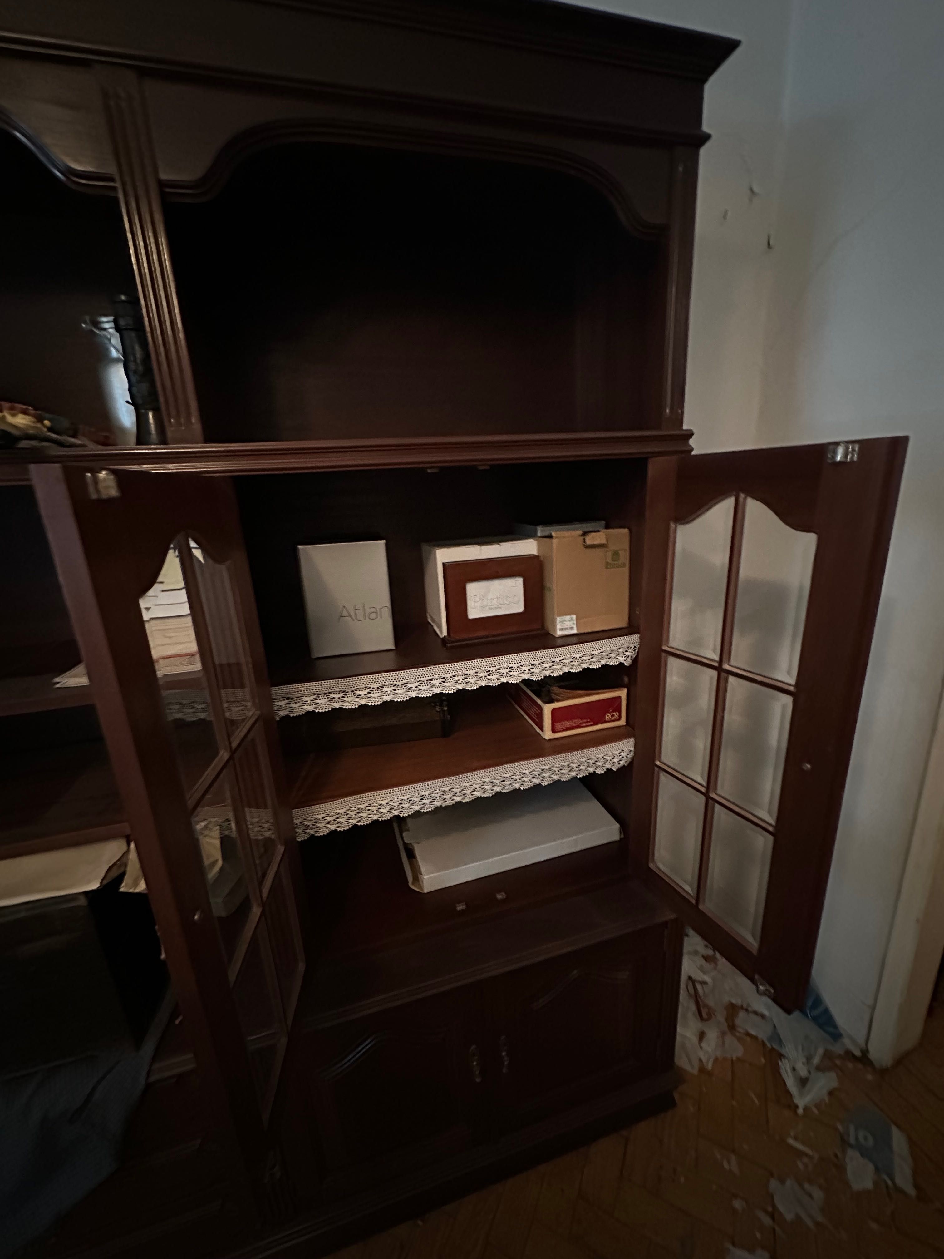 OPORTUNIDADE Estante de sala com cristaleira e bar: 80€ ate 3/08