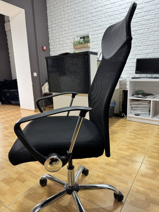 Компютерний стілець