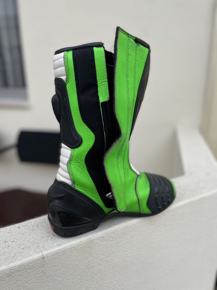 Botas para andar de moto pista