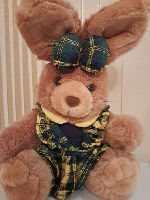 Продам мягкие игрушки зайчики.