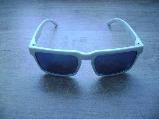 Starocie z PRL - Okulary przeciwsłoneczne damskie rozstaw ramion 13 cm