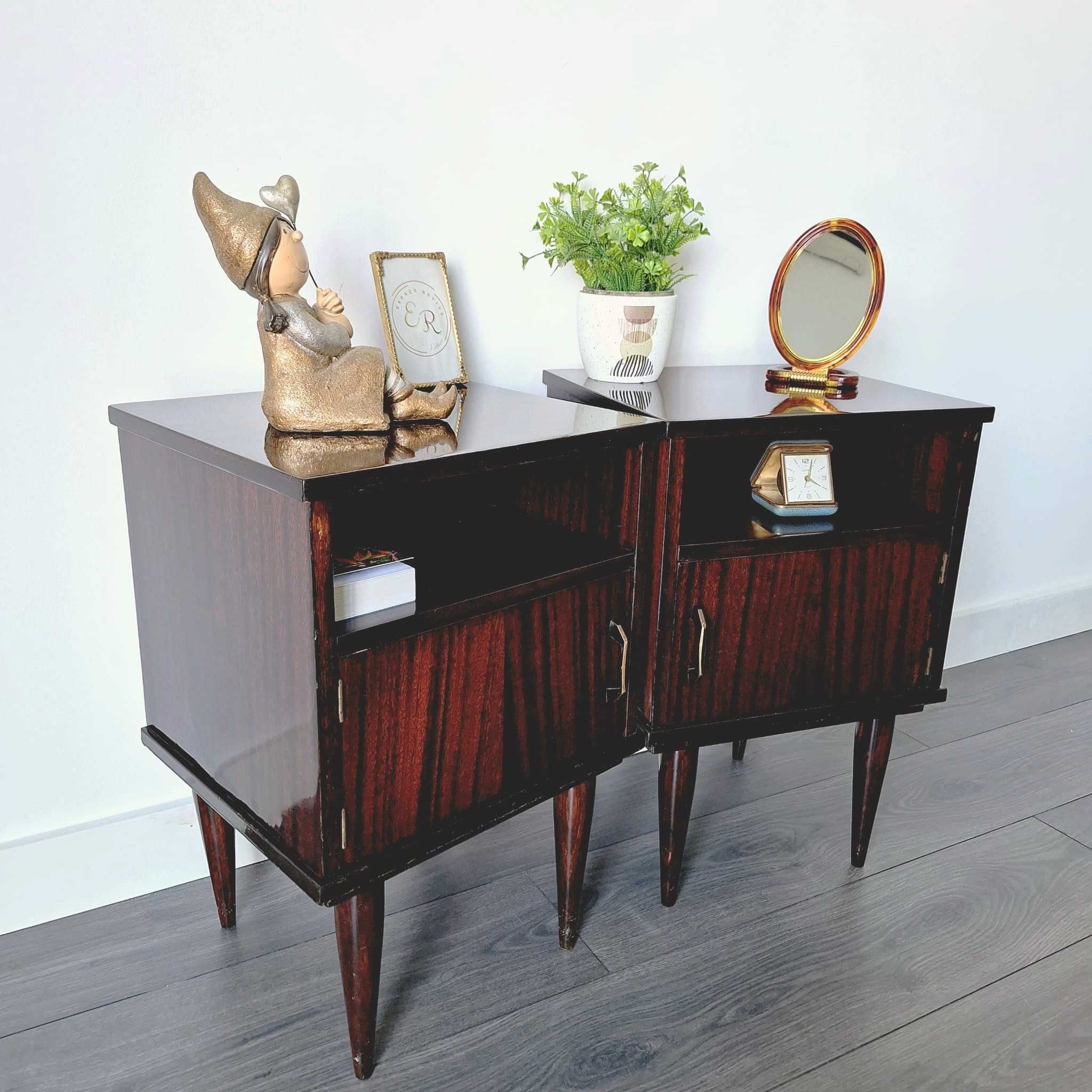 Mesas de cabeceira vintage. Vintage bedside tables