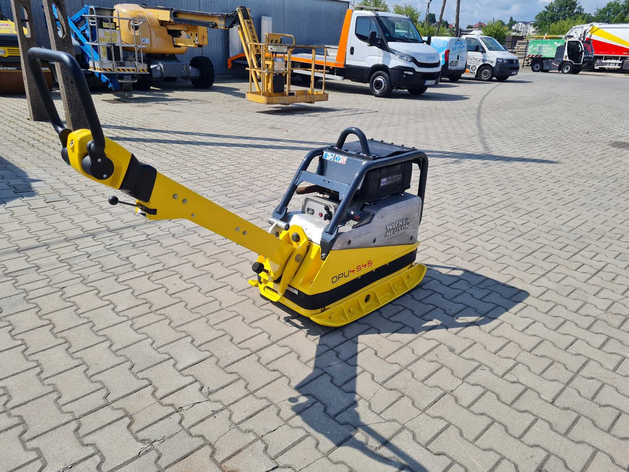 Zagęszczarka rewersyjna 425 kg Wacker Neuson DPU 4545Heh z 2016