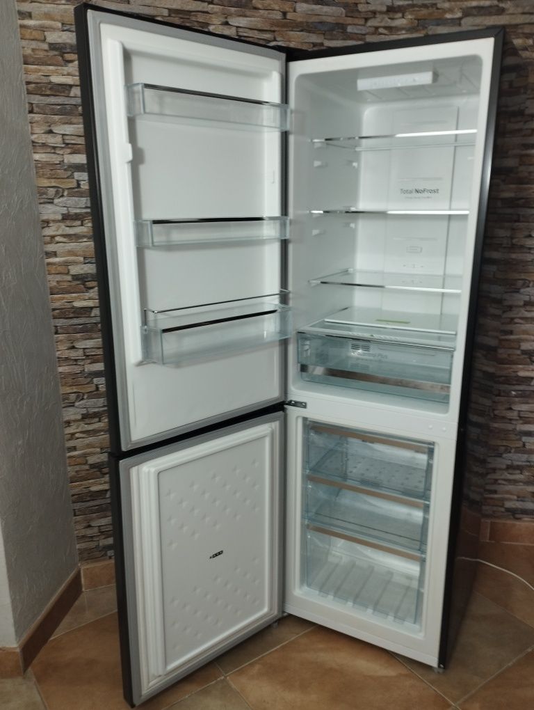 Холодильник з морозилкою Amica No frost (суха заморозка)