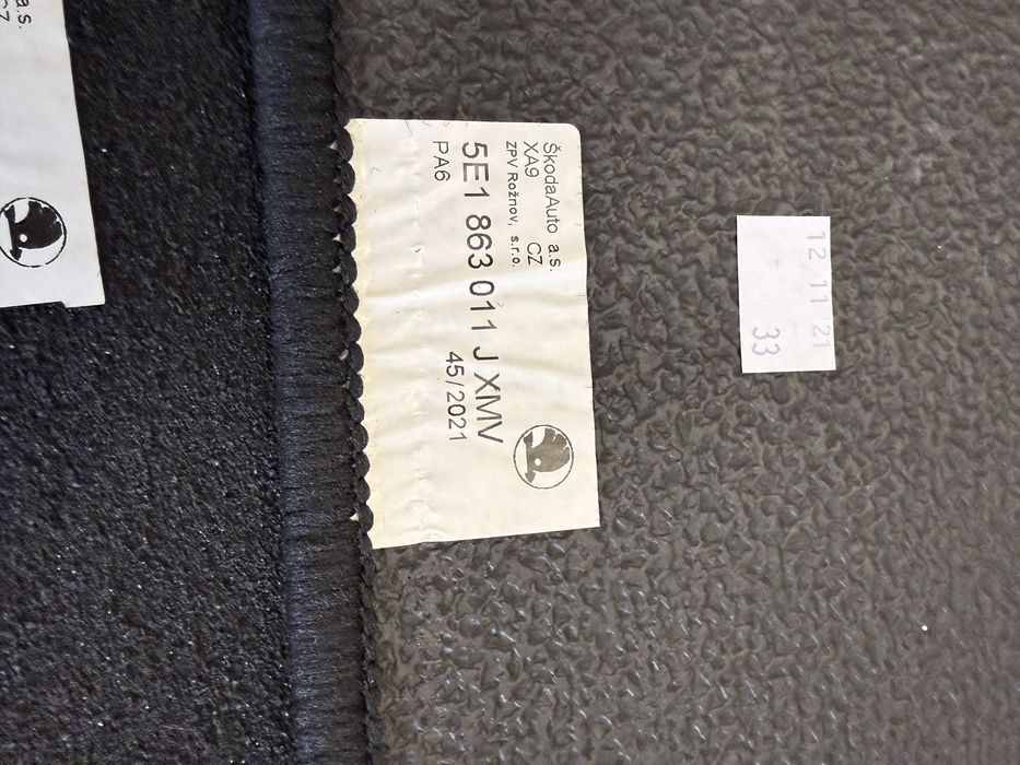 Коврики Škoda Octavia III (A7,A8)5E1 863 011 J XMV