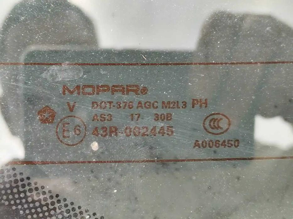 Скло заднє кришки багажника Jeep Compass 2017-2021