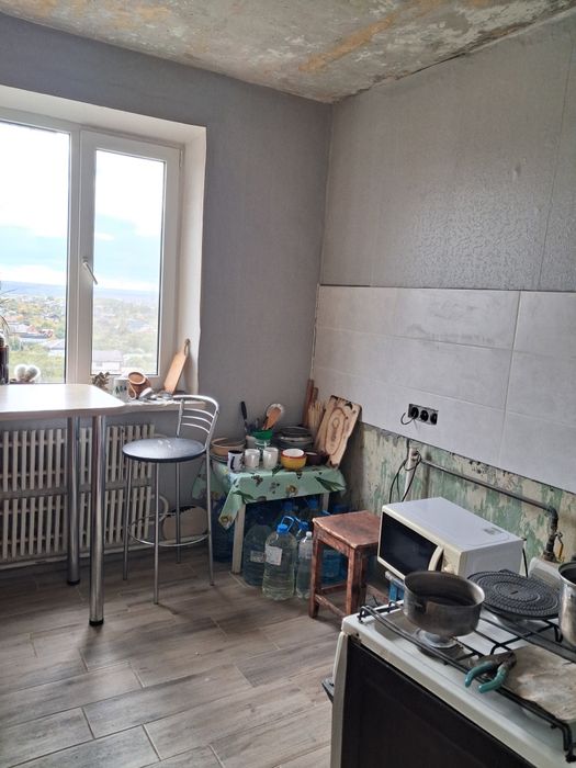 Продам 2 кім на Жадова