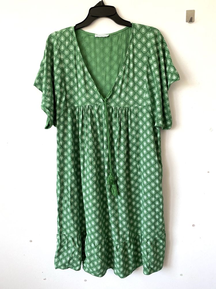 Zielona sukienka wzory boho midi