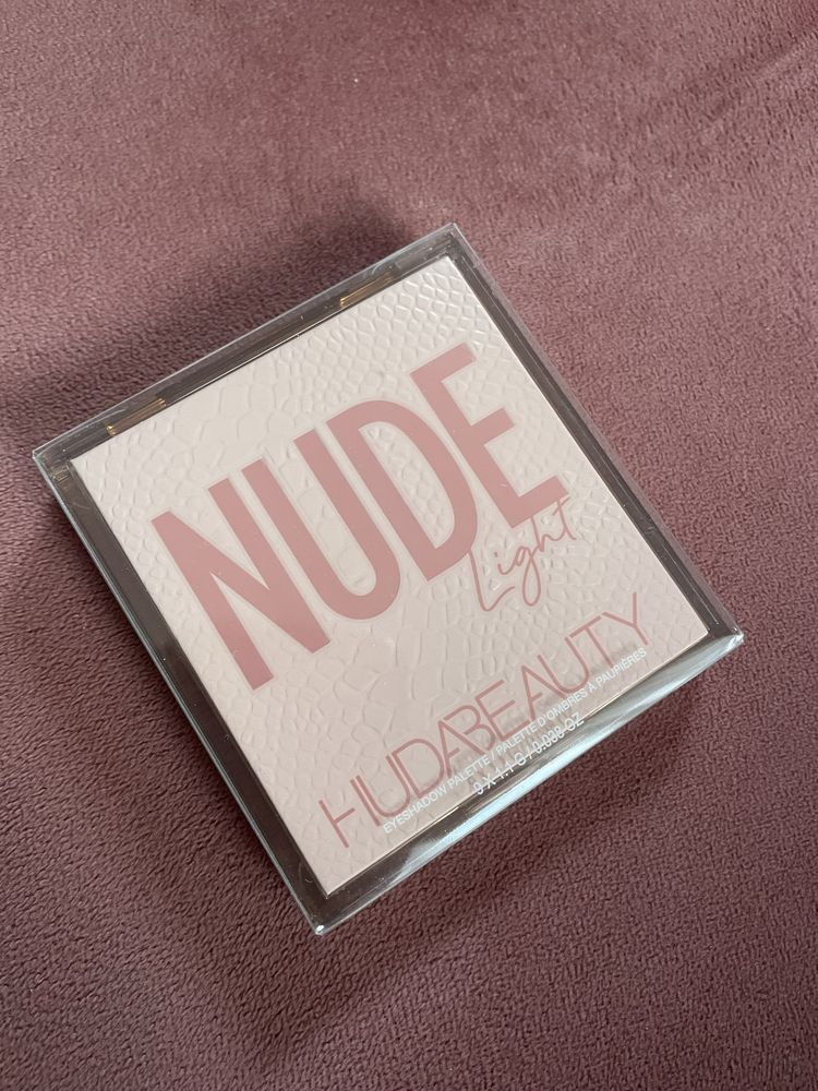 Paletka cieni do oczu HudaBeauty Nude Obsessions Light