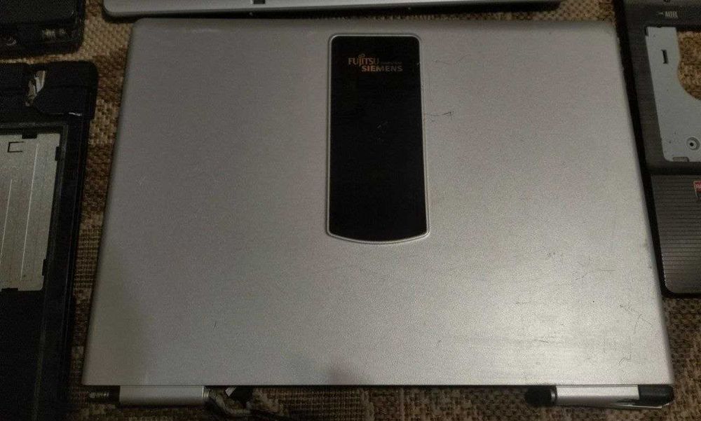 Запчастини від ноутбуків + екран Siemens Fujitsu одним лотом