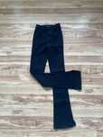 Czarne jeansy flare dzwony z wysokim stanem