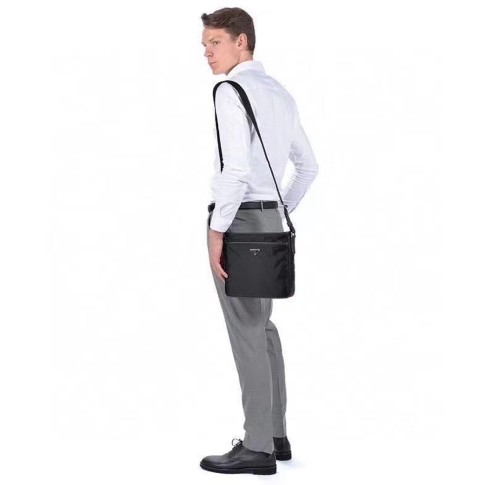 Нейлонова сумка Prada 2VH797 чорна loro louis чоловіча lacoste ami