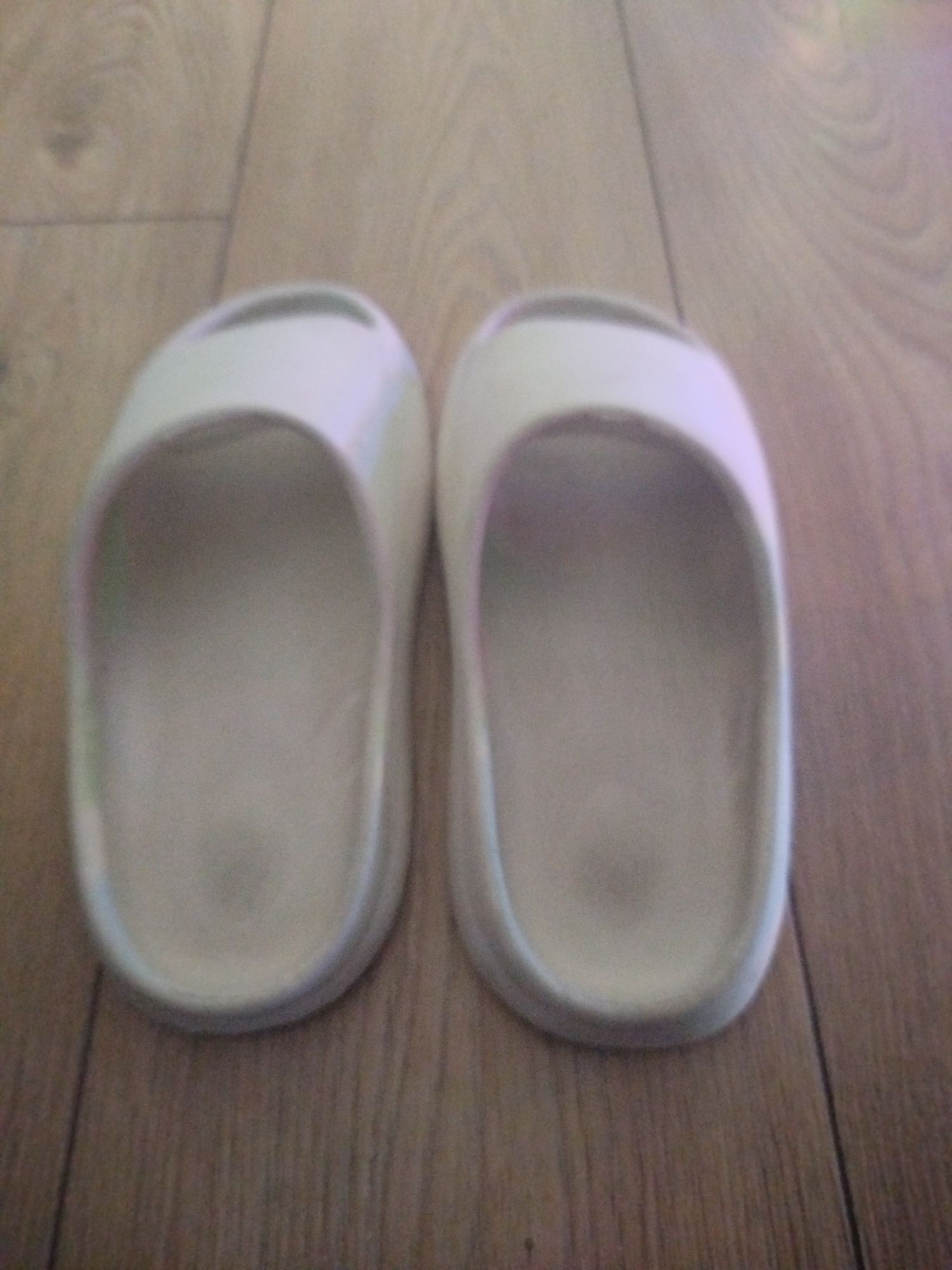 Laczki yezzy slide
