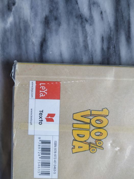 Vendo livro de actividades 100% vida 6 ano