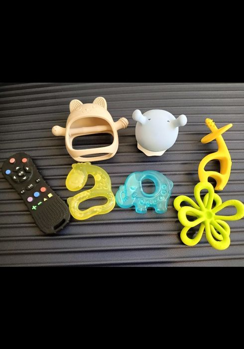 Zestaw gryzaków Mombella słoń żyrafa gryzaki wodne pilot kotek kwiat