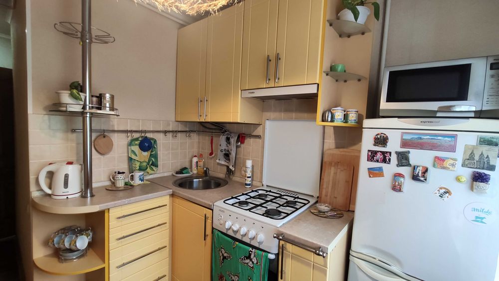 2 квартира-сталінка, 4/5, Центр, метро "Наукова" (сталинка, "Научная")