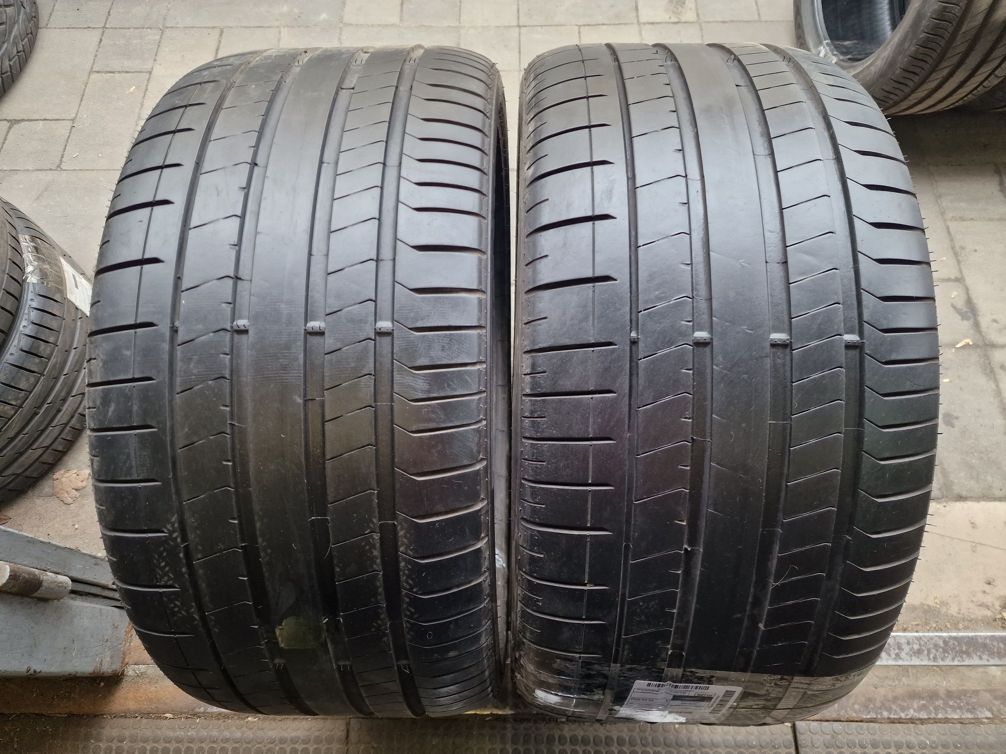 Пара летних шин 325/35 R23 Pirelli Pzero