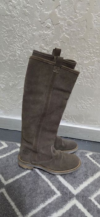 Нові замшеві сапоги