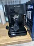 Ekspres kolbowy DeLonghi EC230.BK 1100W 15 bar Automatyczne wyłączanie