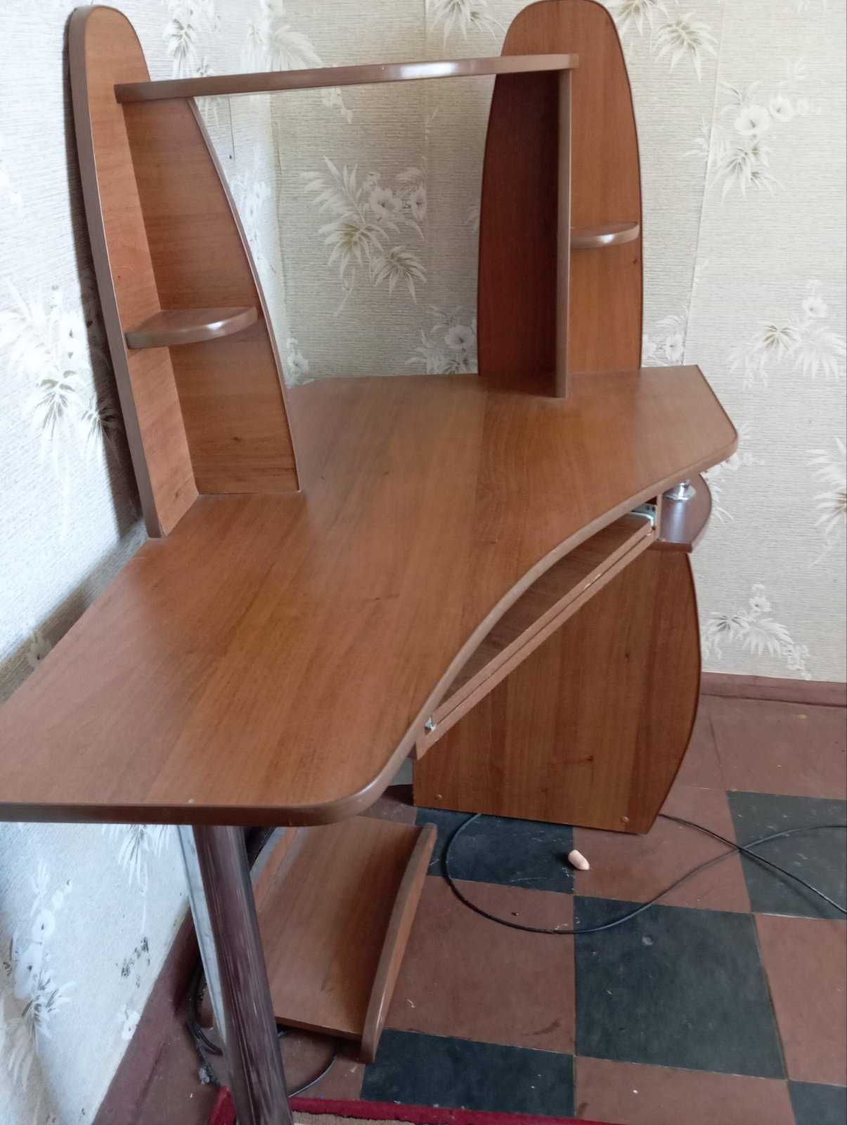 Угловой стол б.у.