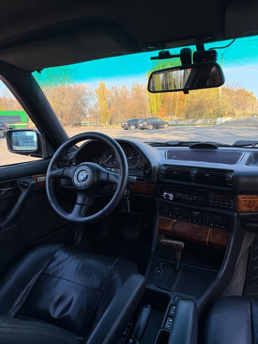 Продам BMW Е32