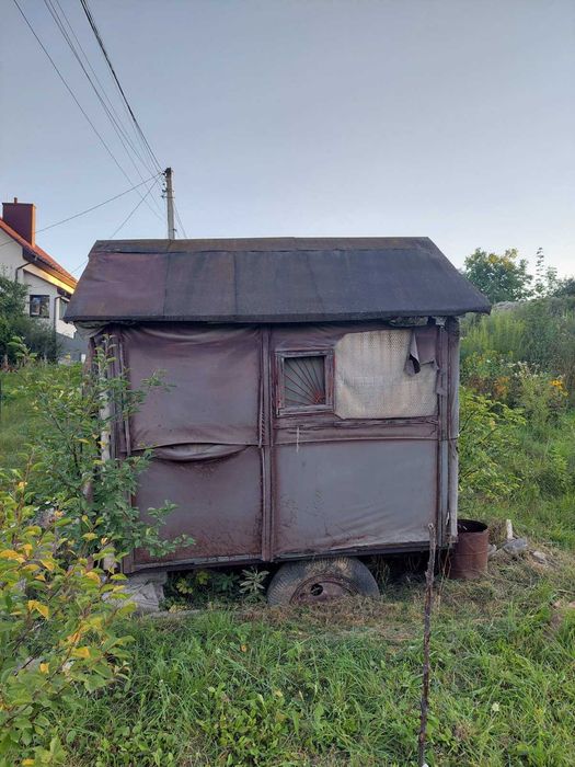 Дачний вагончик - хатинка на колесах