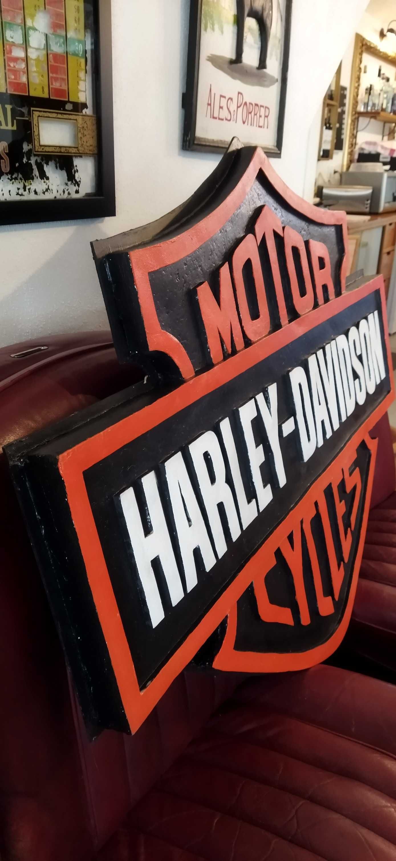 Bar & Shield Harley Davidson, publicidade