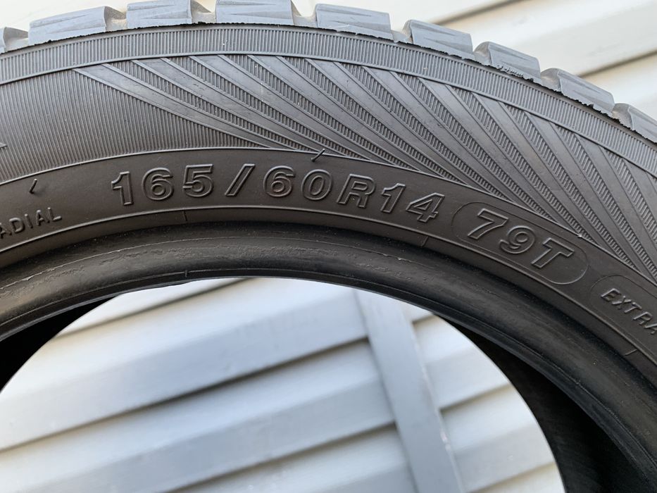 Пара зимових шин Yokohama 165/60 R14 W*Drive V903
