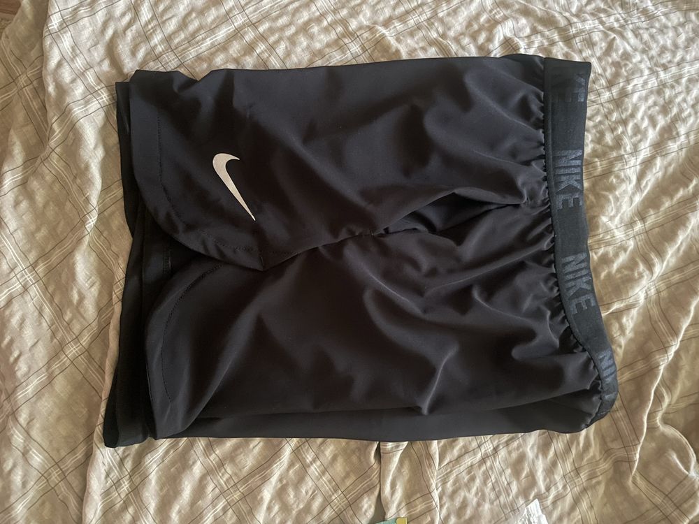 Продам шорти Nike (нові- L )