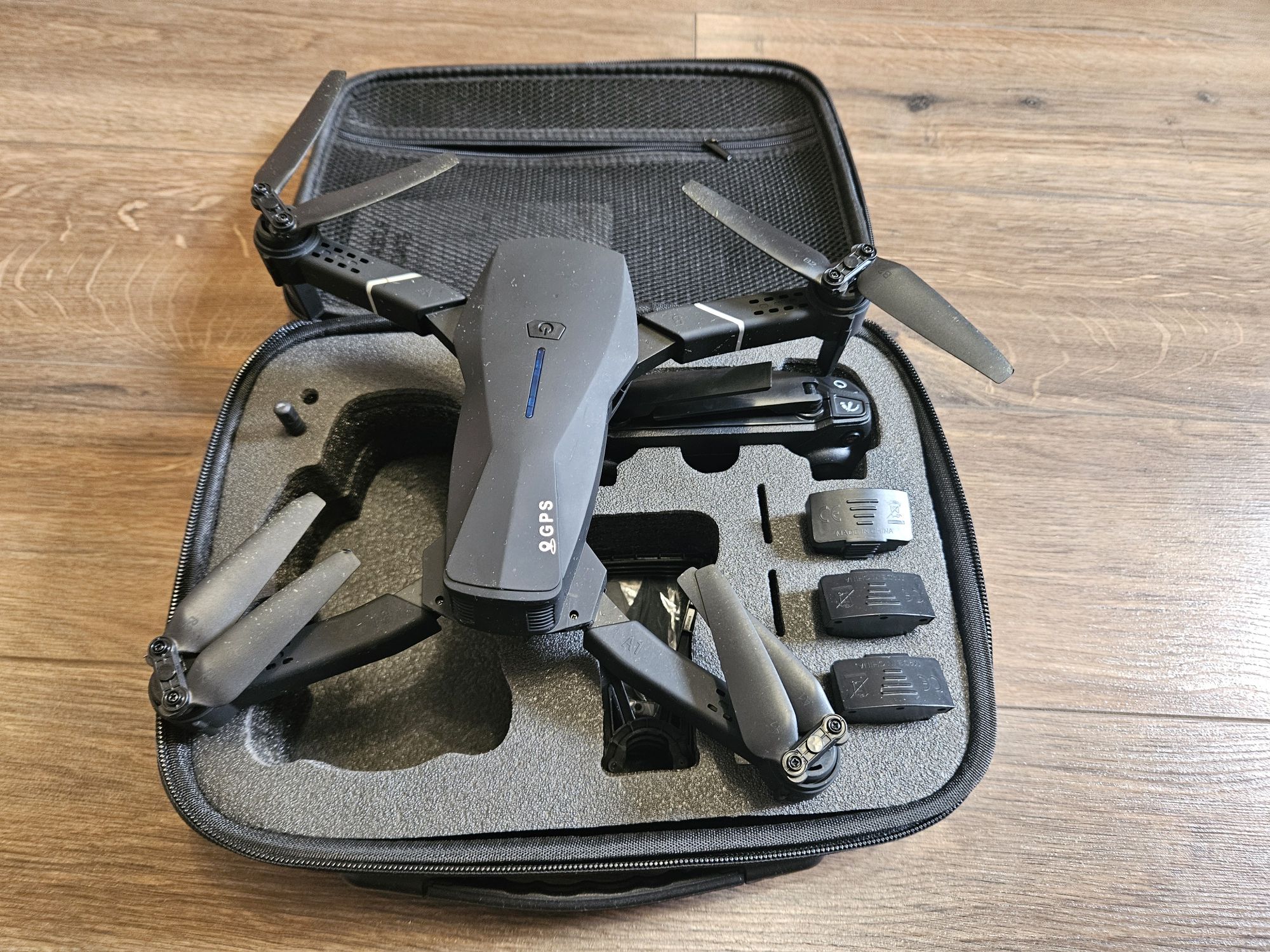 Dron 4k 3 baterie