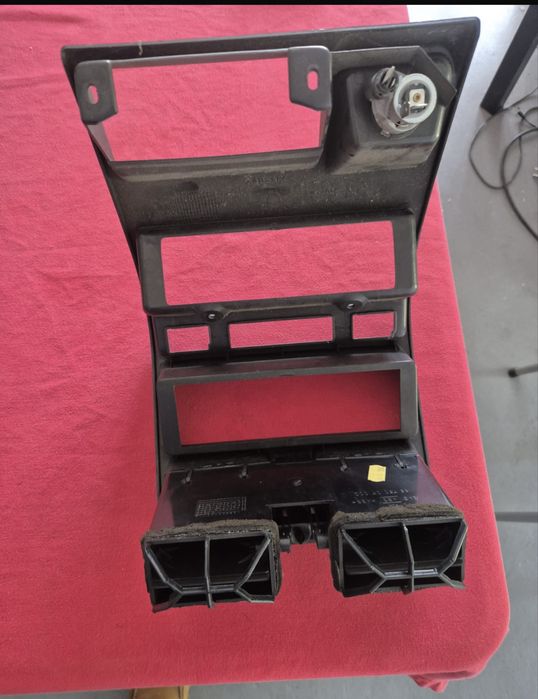 Grelha central Nissan Terrano II