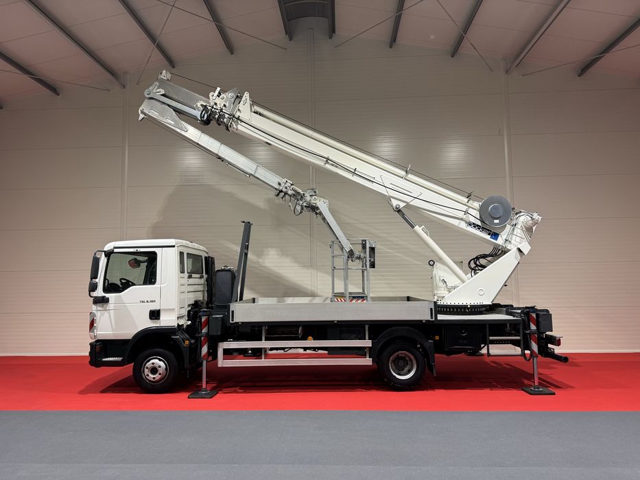 Dźwig dekarski Böcker Ak 32/1500  żuraw ciesielski