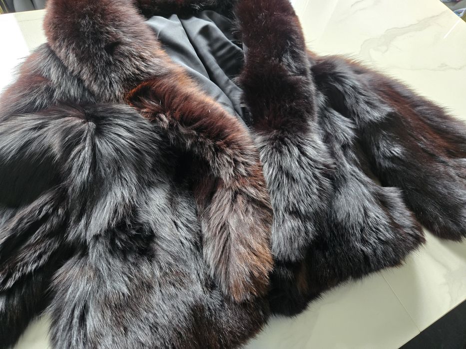 Używane futro z lisa czarne naturalne futro