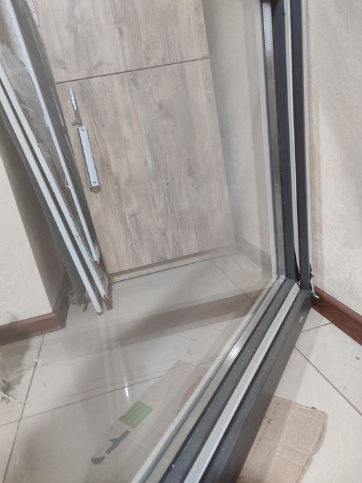 Вікно поворотне антрацит зовні ш930*в780 ПО РАМІ