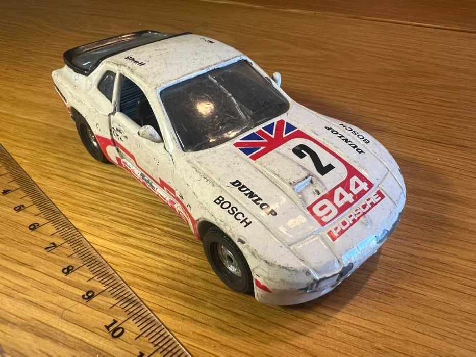 Resorak Corgi - Porsche 944