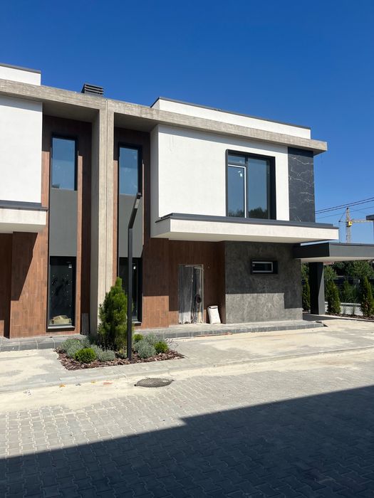 Продаж котеджу с. Конопниця Stone village