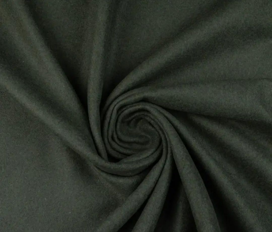 Zamszowa-welurowa spódnica khaki z ozdobnymi guzikami