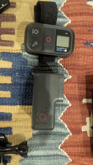 GoPro 6 Black + akcesoria (baterie, uchwyty, pilot, obudowy itp)