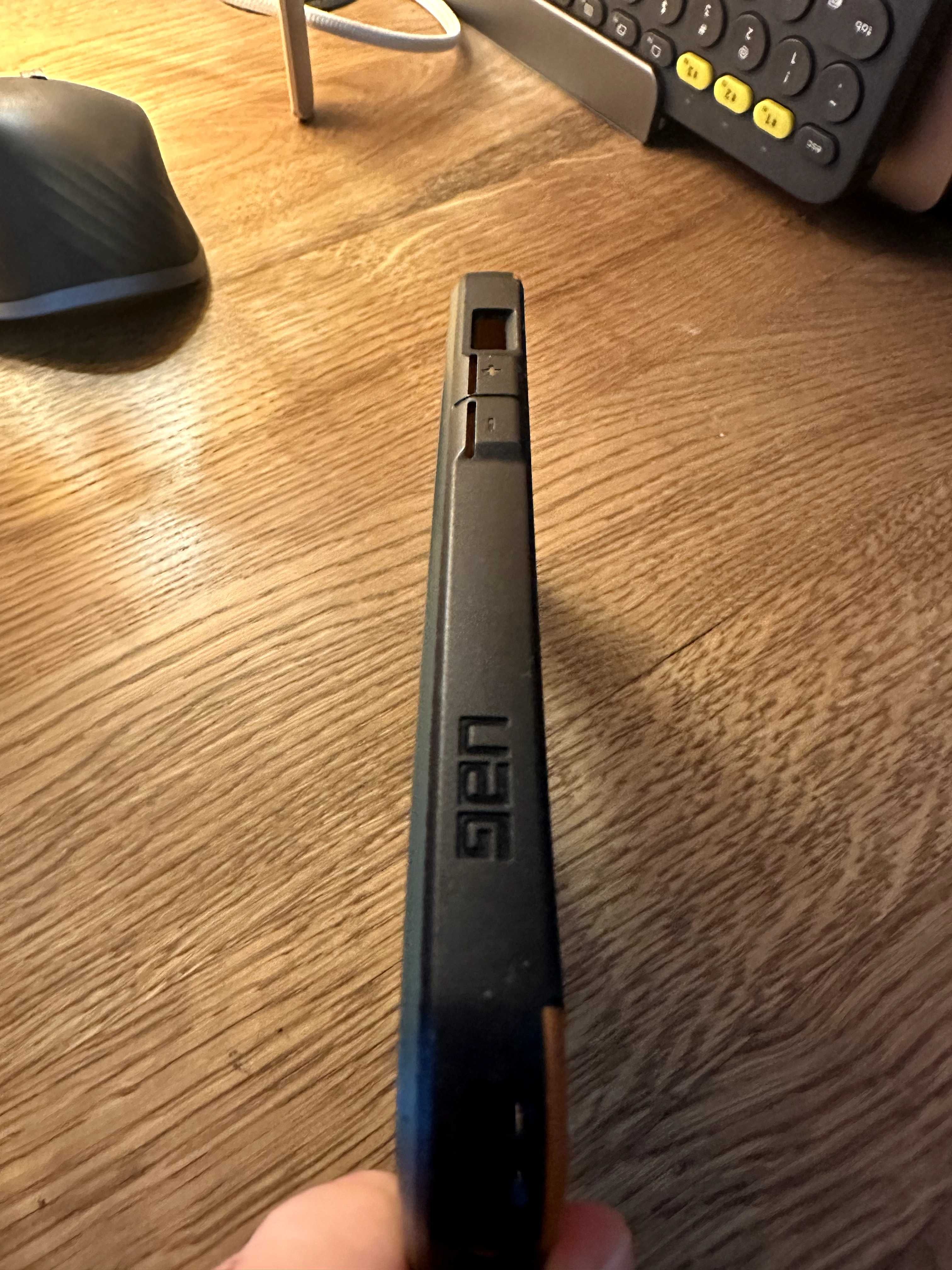 Etui pancerne plecki ochronne UAG Civilian do iPhone 14 Pro oliwkowe
