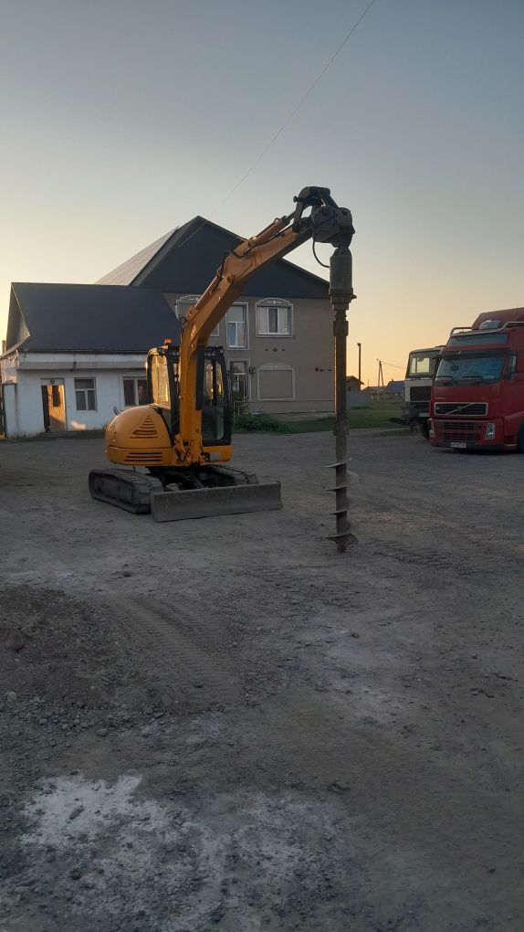 Мініекскаватор JCB