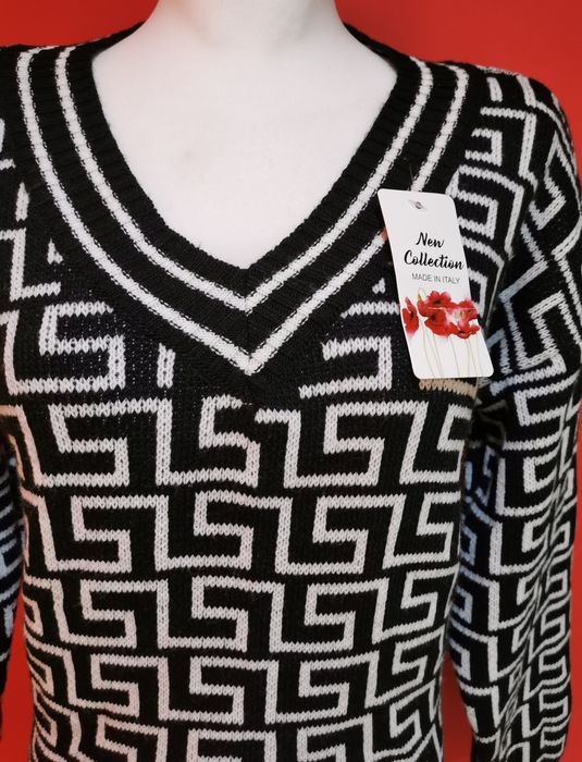 Sweterek sweter dekold wzór