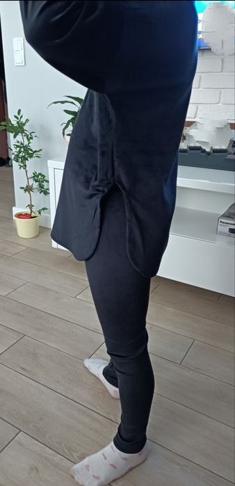Dres welurowy czarny rozmiar 140