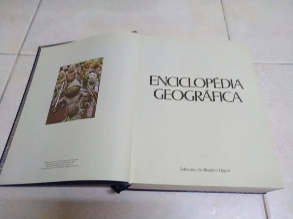 Livro Enciclopédia Geográfica / Atlas Universal