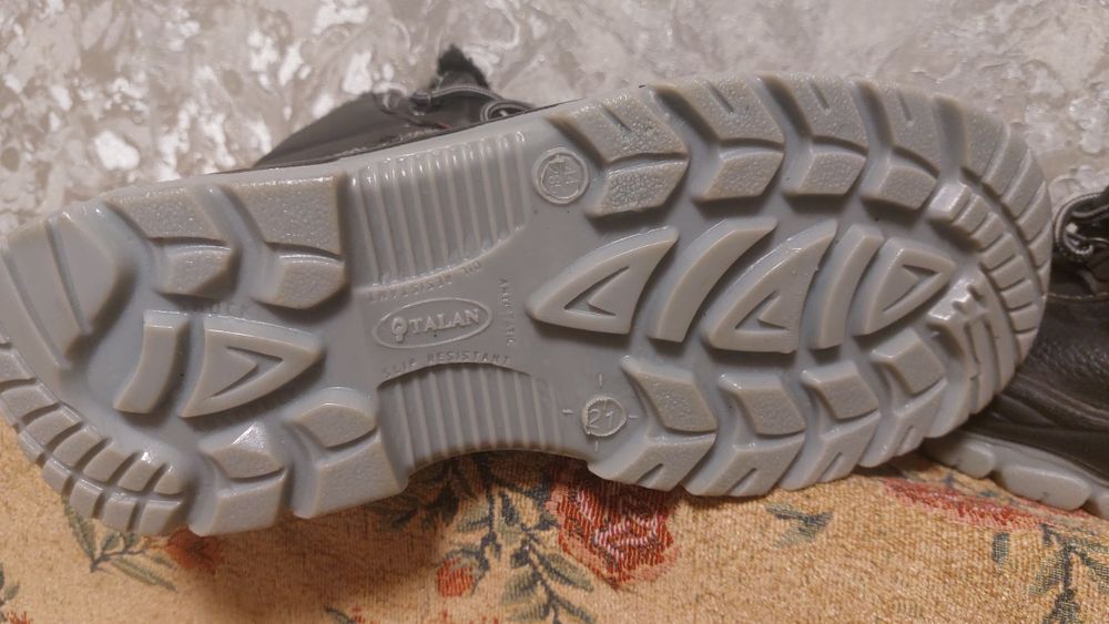 Продам чоловічі берці